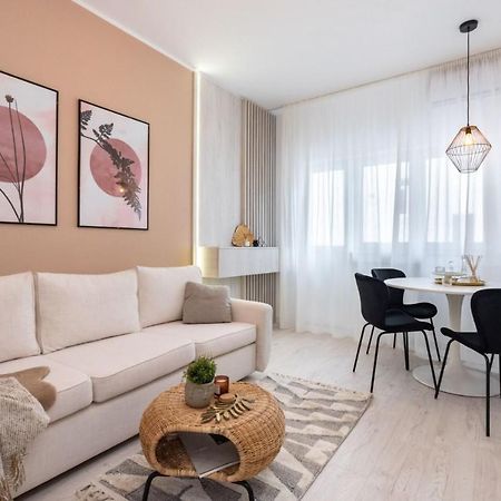 Victoria Charm Apartment Bucharest Exterior photo